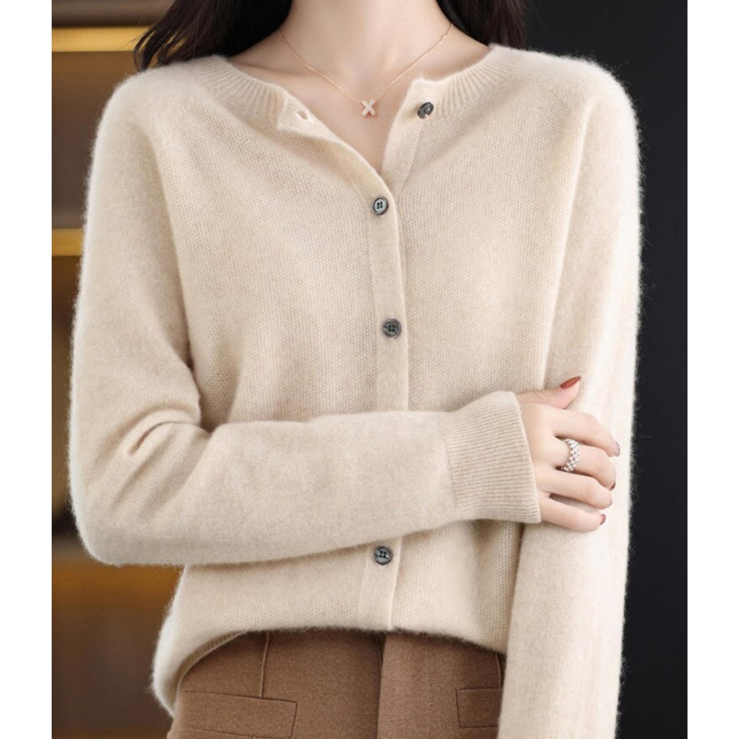 Aurelia - Cardigan girocollo in pura lana merino donna