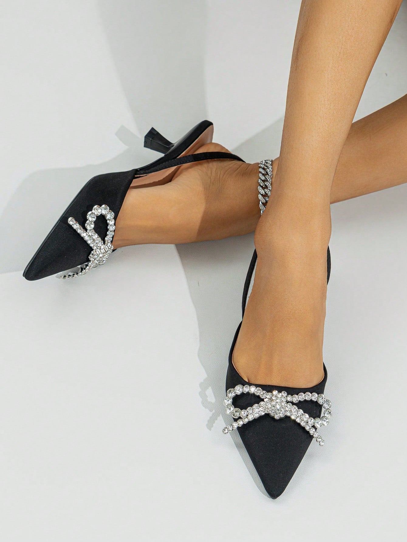 Honesta - Scarpa Tacco Piramide Strass Fiocco Donna Elegante