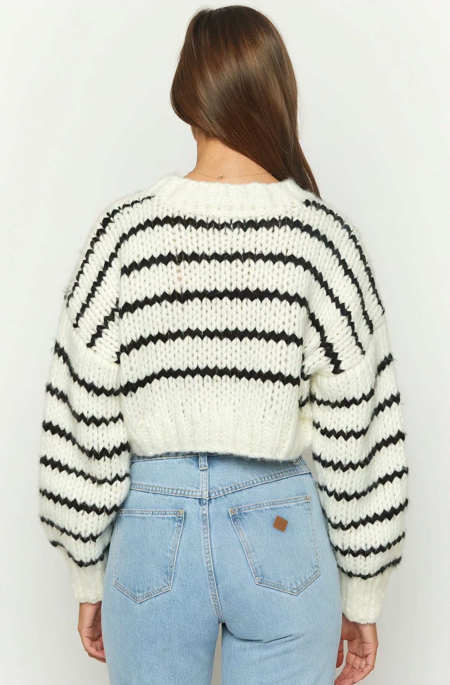 Yasmin – Maglia Corta a Righe Stile Giovane