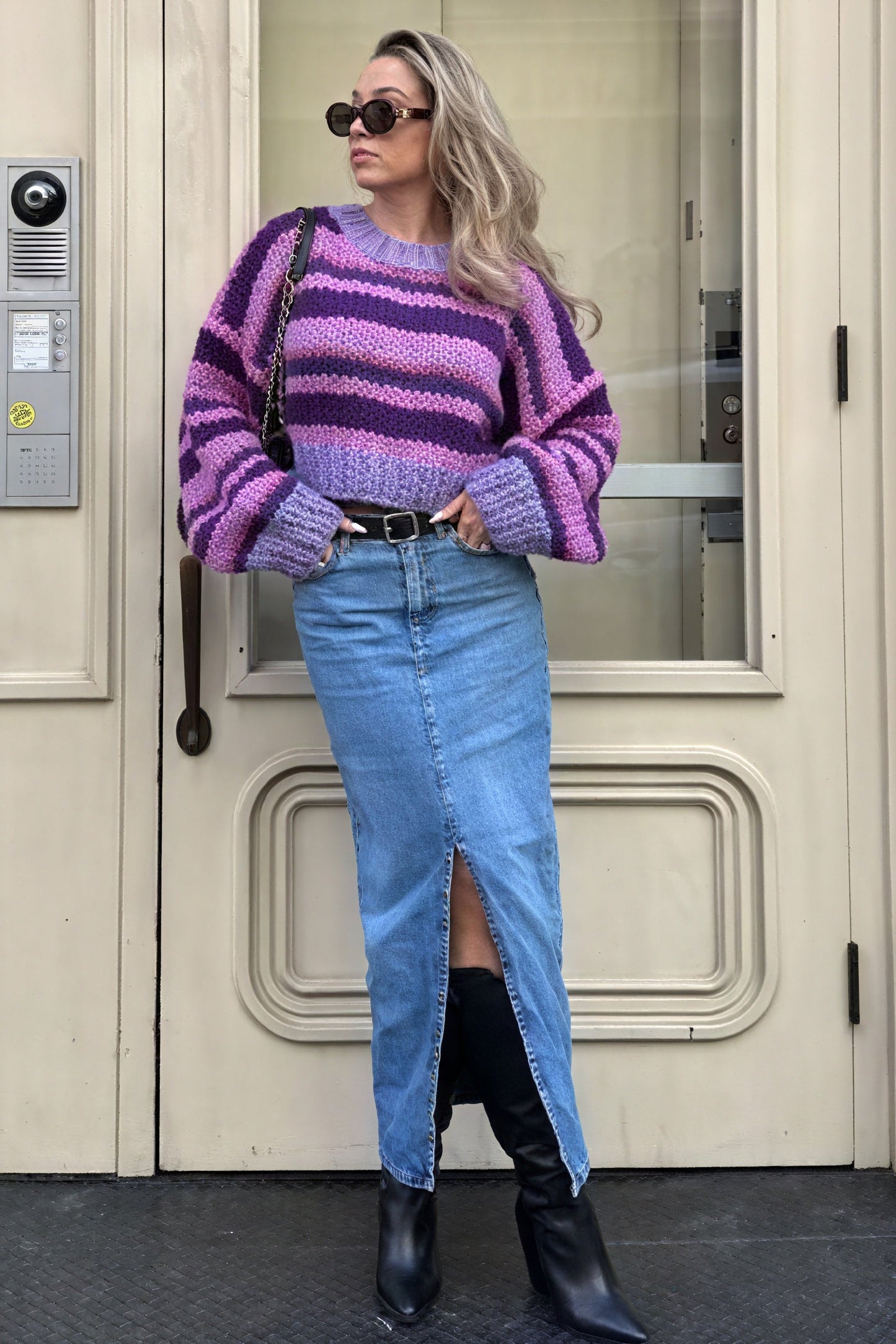 Yasmin – Maglia Corta a Righe Stile Giovane
