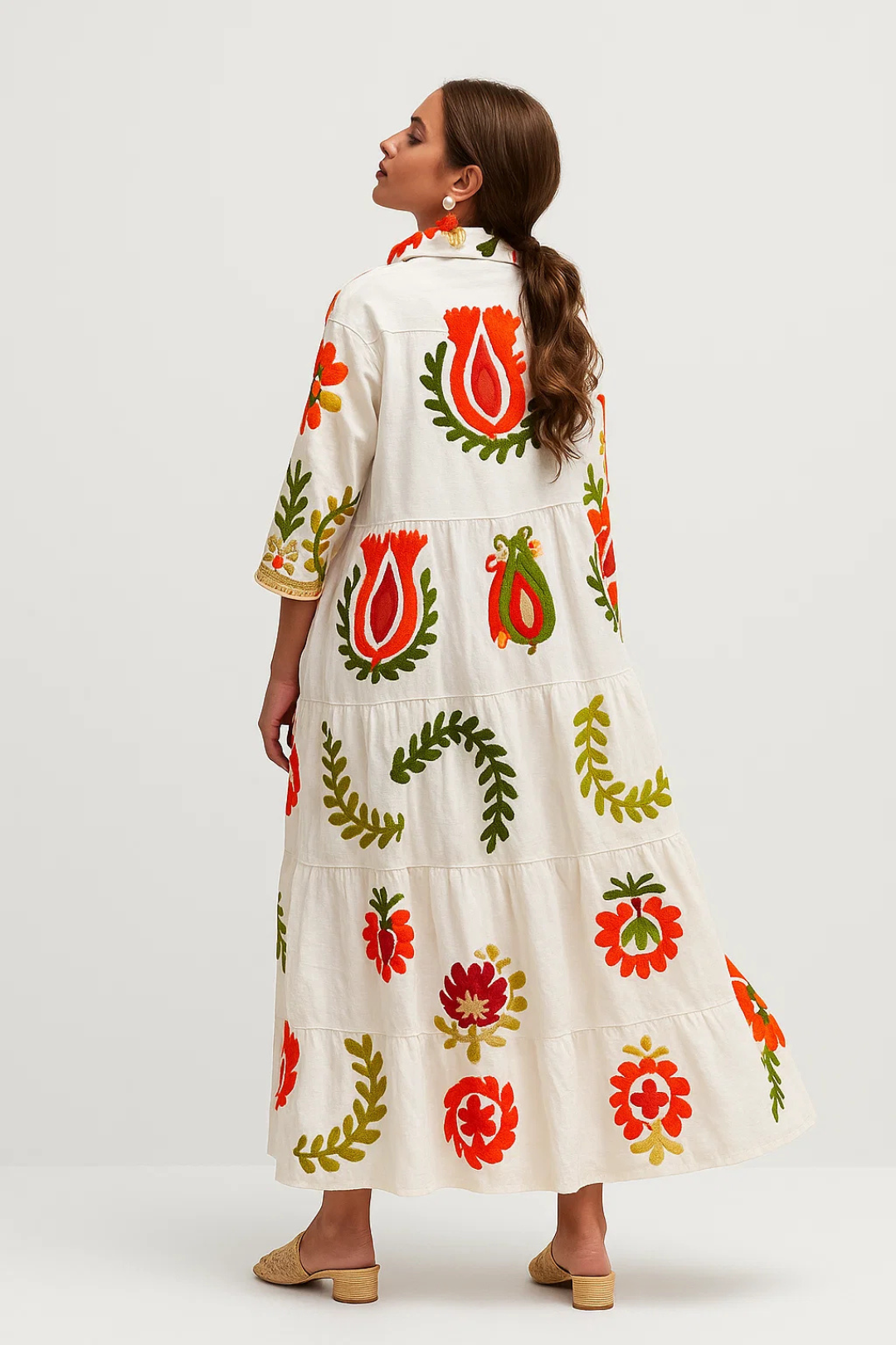 Sara – Abito Lungo Lino con Ricami Floreali Boho