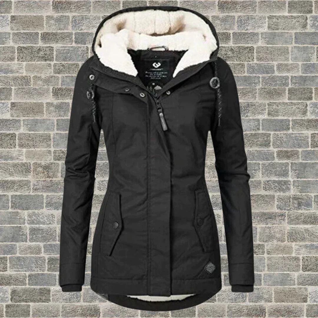 Adelina – Cappotto in Cotone Plissettato con Cappuccio Nero