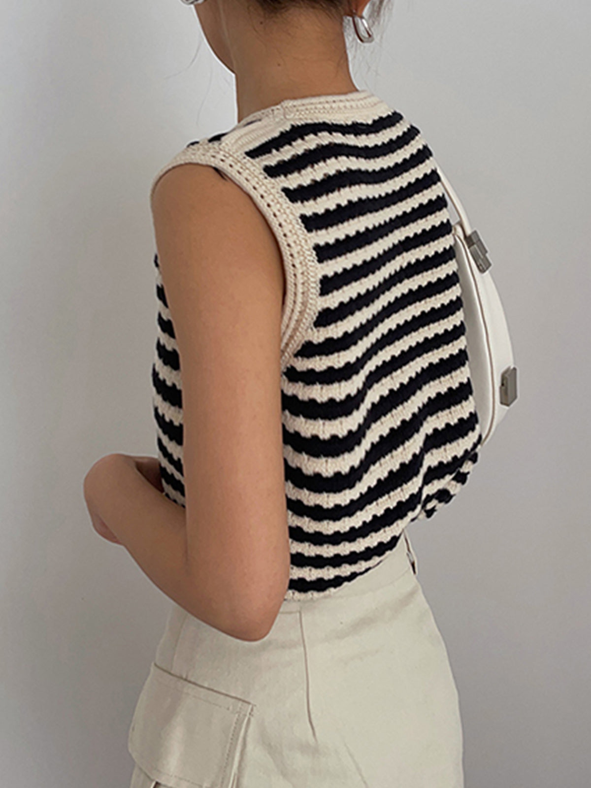 Giorgia – Gilet Donna Righe Nere Maglia Uncinetto