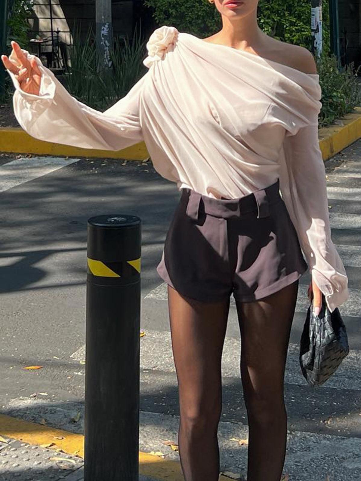 Tatiana – Blusa Chiffon Monospalla Asimmetrica Elegante
