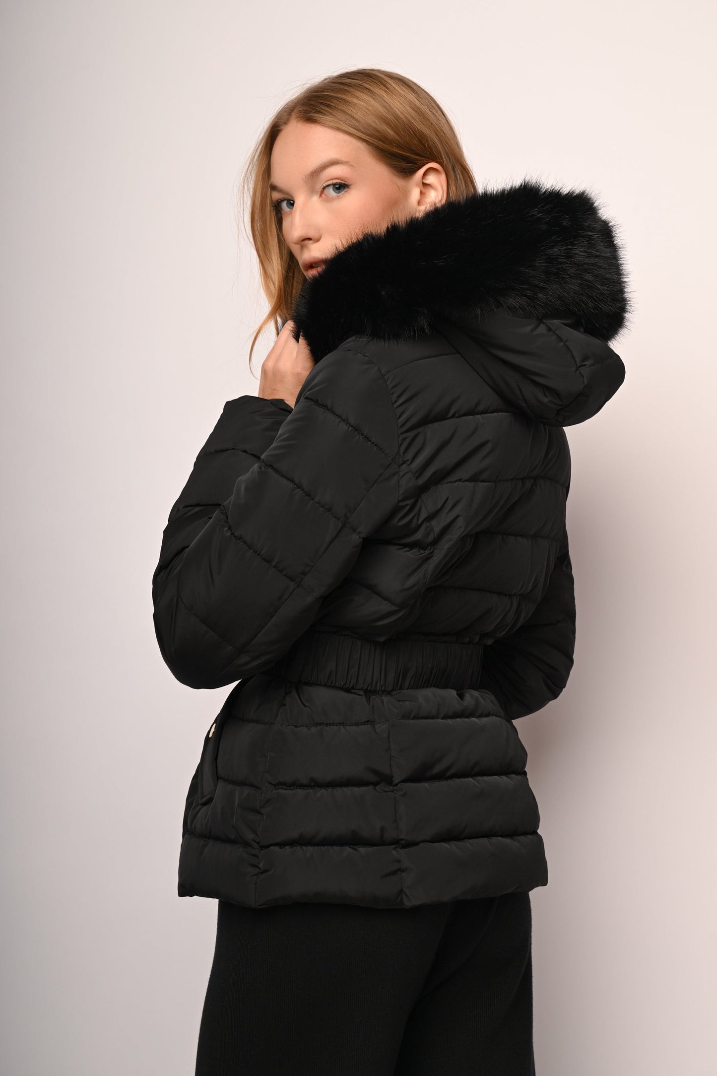 Urbina – Piumino Corto Con Cappuccio Morbido