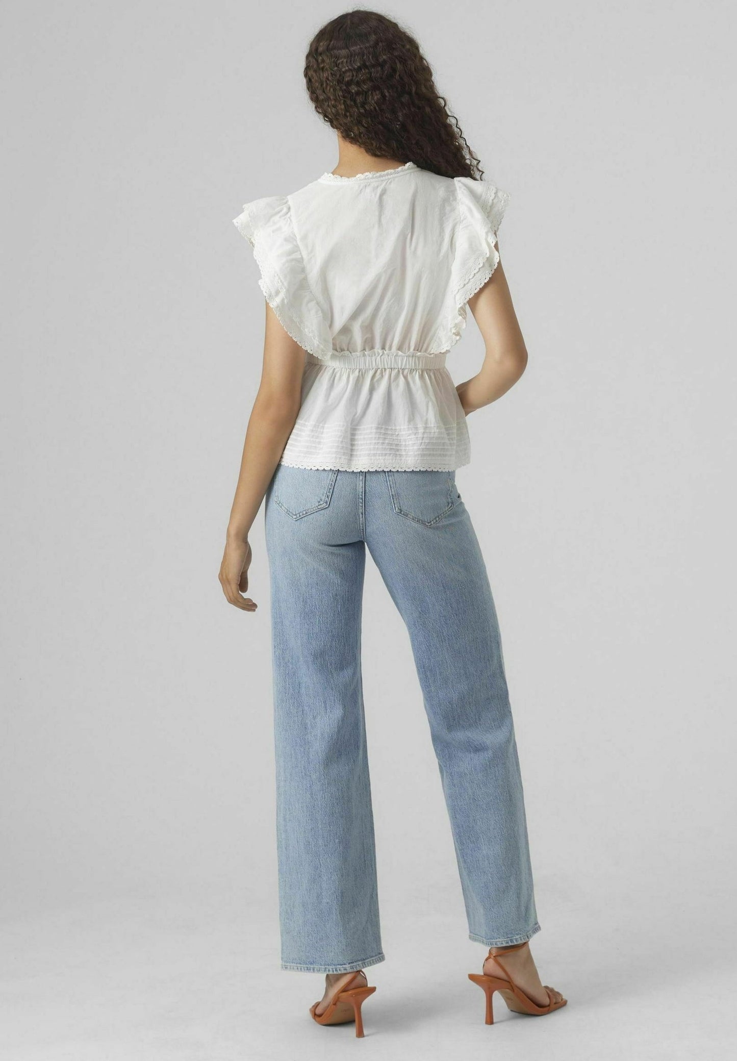 Benedetta – Blusa Bianca Scollo a V Stile Minimal