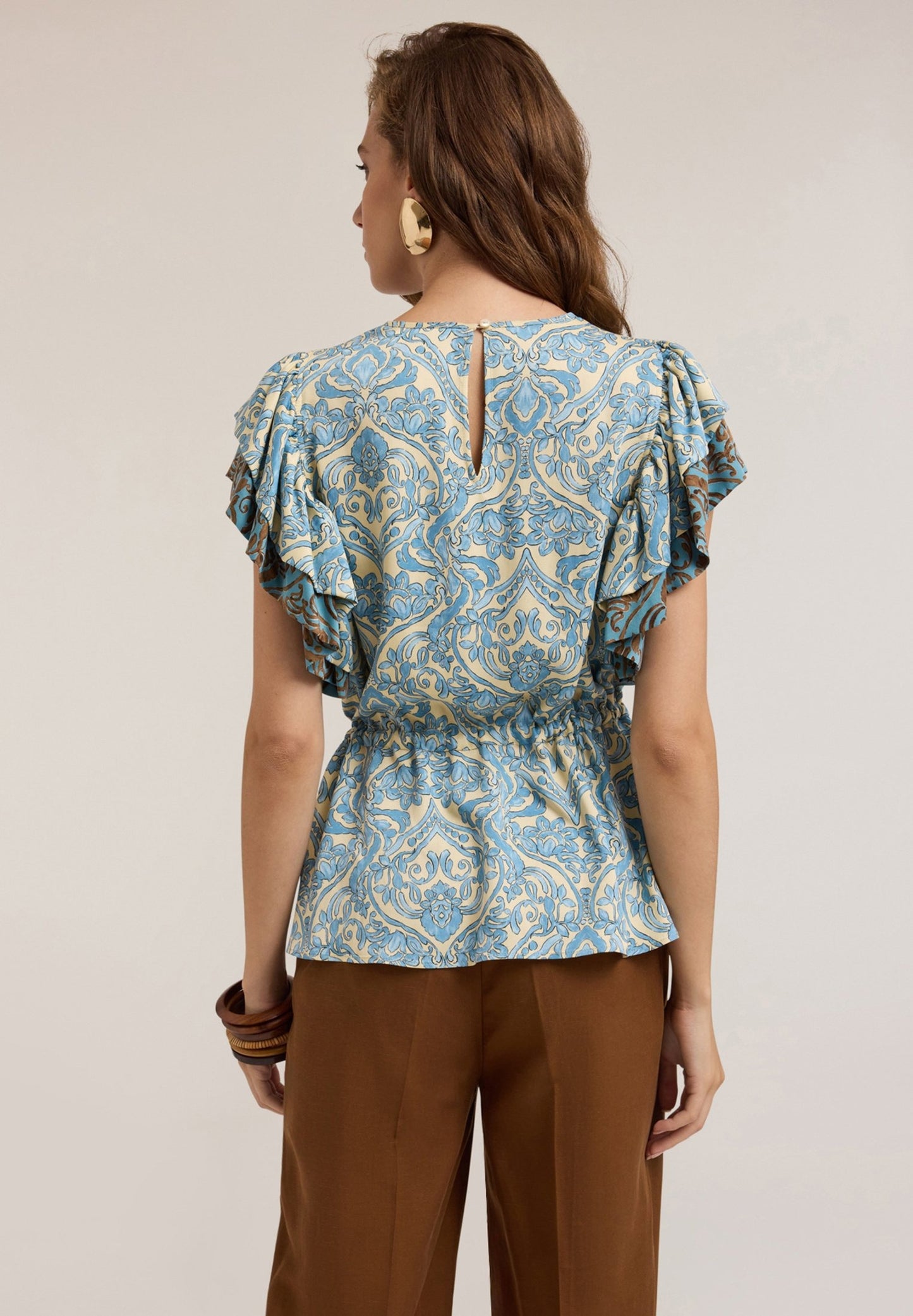 Bianca – Blusa Azzurra Leggera Stile Classico