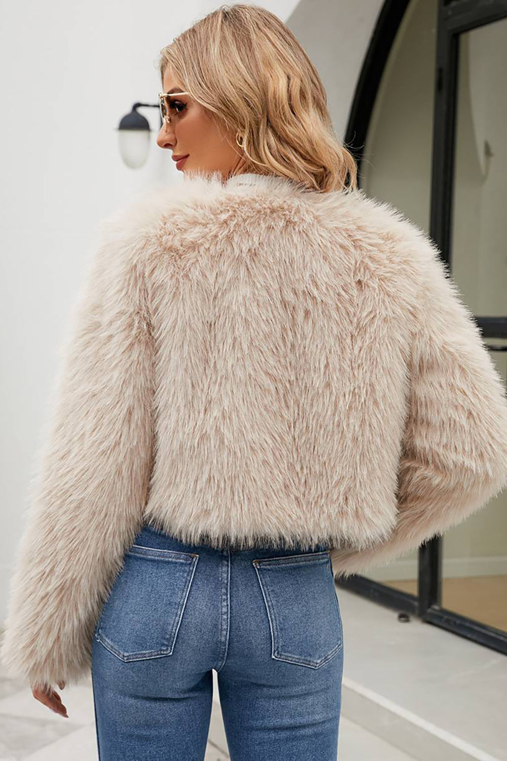 Fabiola - Cappotto corto in pelliccia sintetica aperto davanti, soffice e alla moda