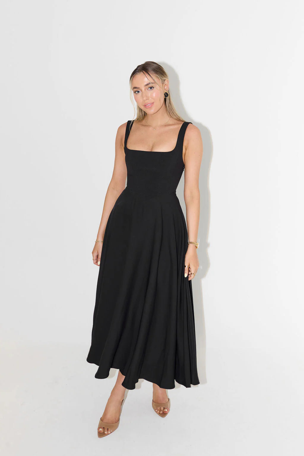 Eugenia – Abito Midi Satinato con Scollo Quadrato per Donna Nero