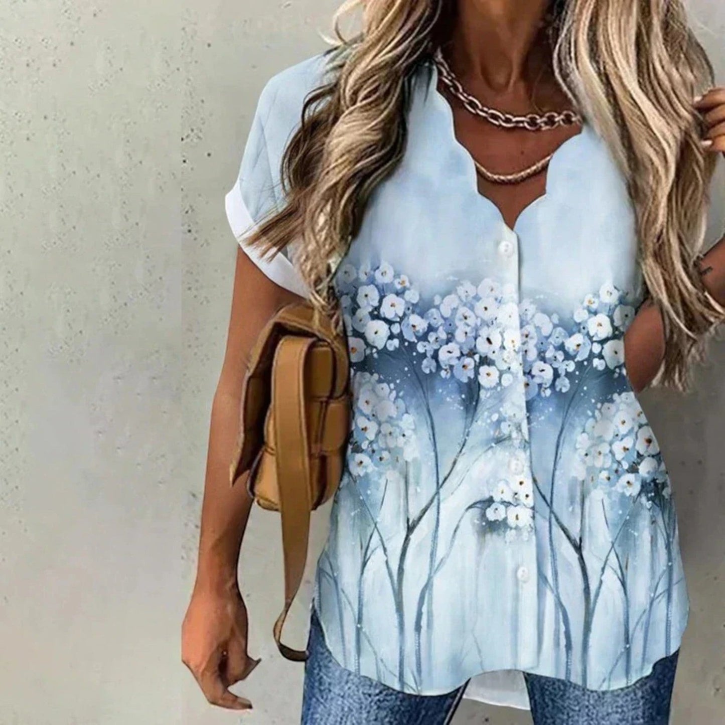 Floriana – Camicetta Estiva con Stampa Floreale e Scollo Femminile Blu