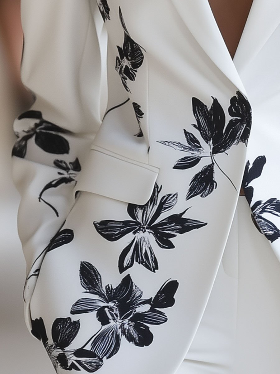 Francesca - Weißer Blazer mit kräftigem schwarzen Blumenmuster Bianco