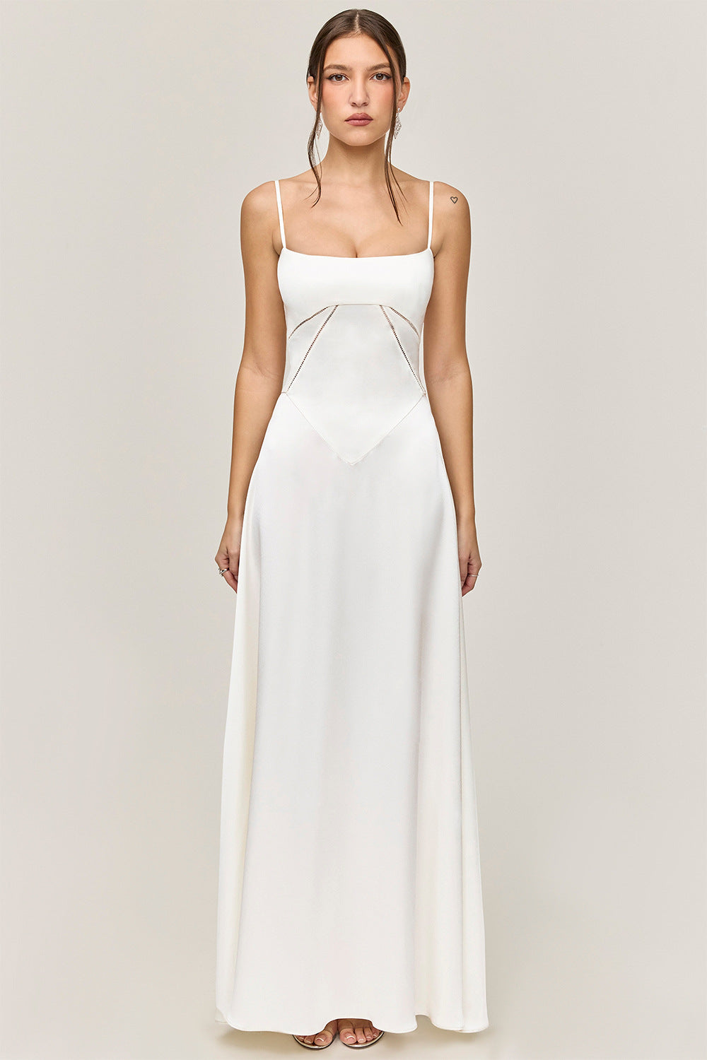 Francesca – Abito da Sera in Raso Lucido con Vita Cut-Out Bianco