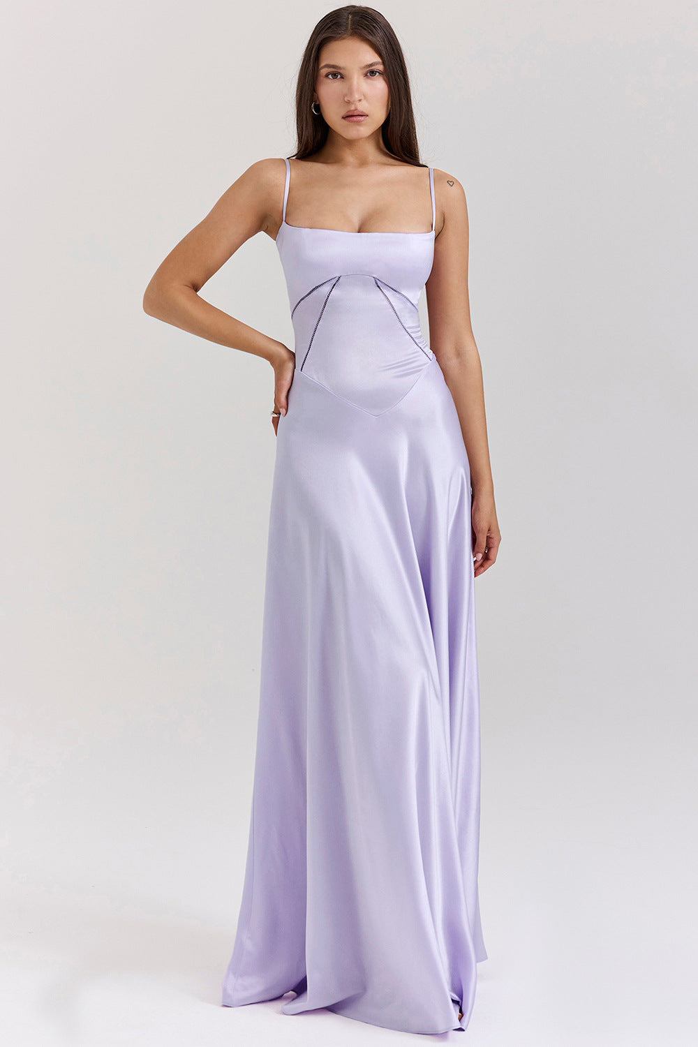 Francesca – Abito da Sera in Raso Lucido con Vita Cut-Out Viola chiaro