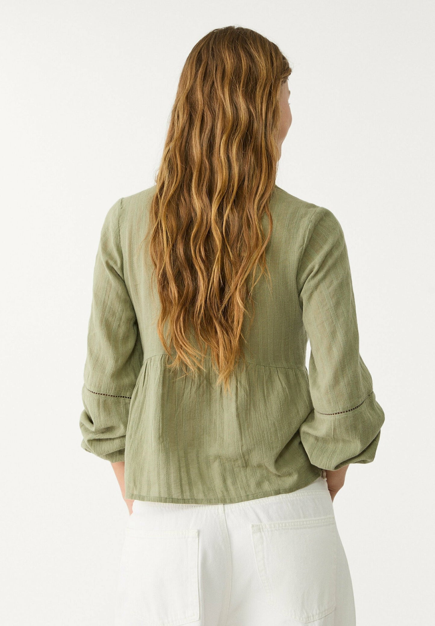 Ginevra – Blusa Fluida con Dettagli Khaki Naturale