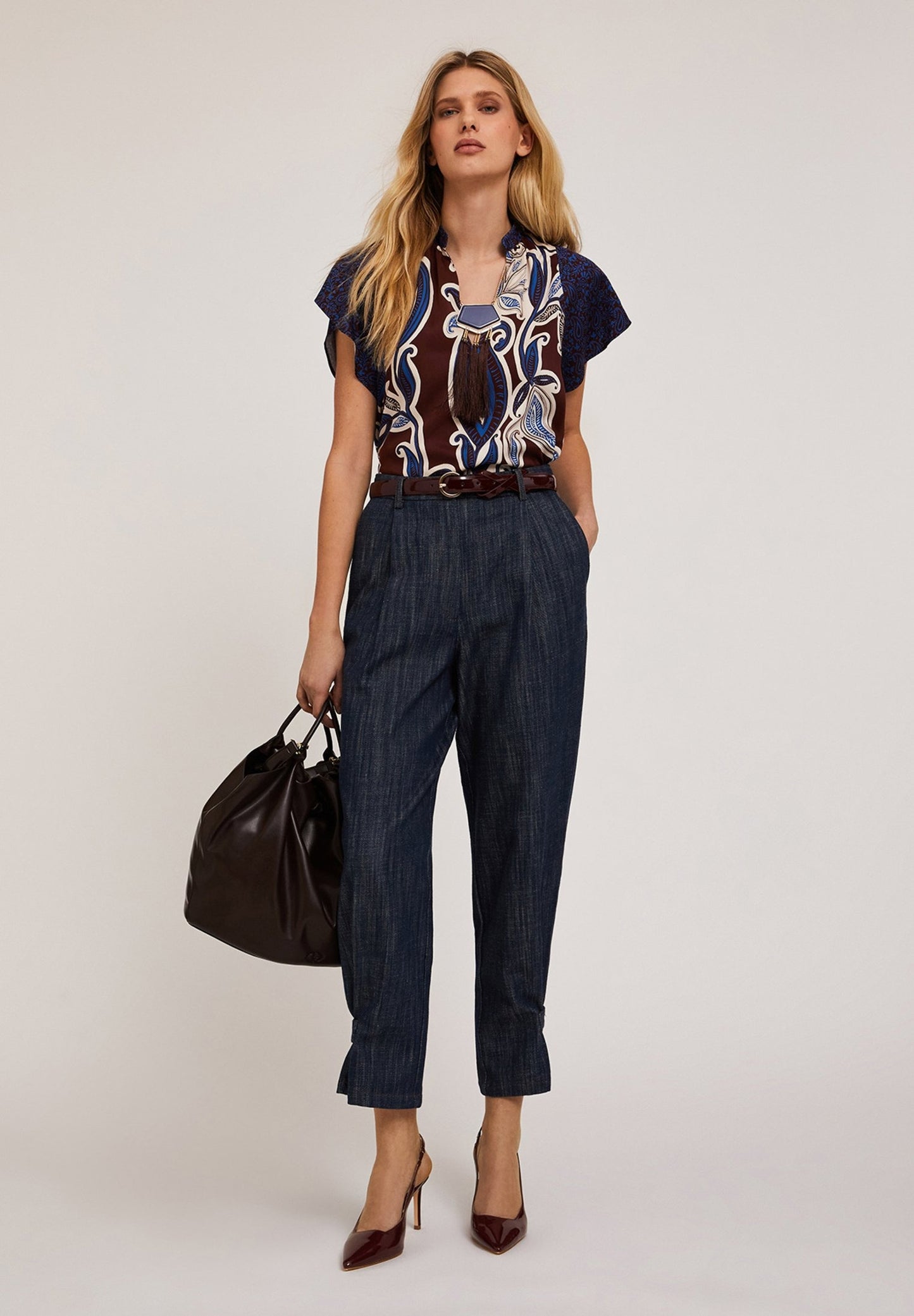 Giorgia – Blusa in Fantasia Blu Leggera e Chic