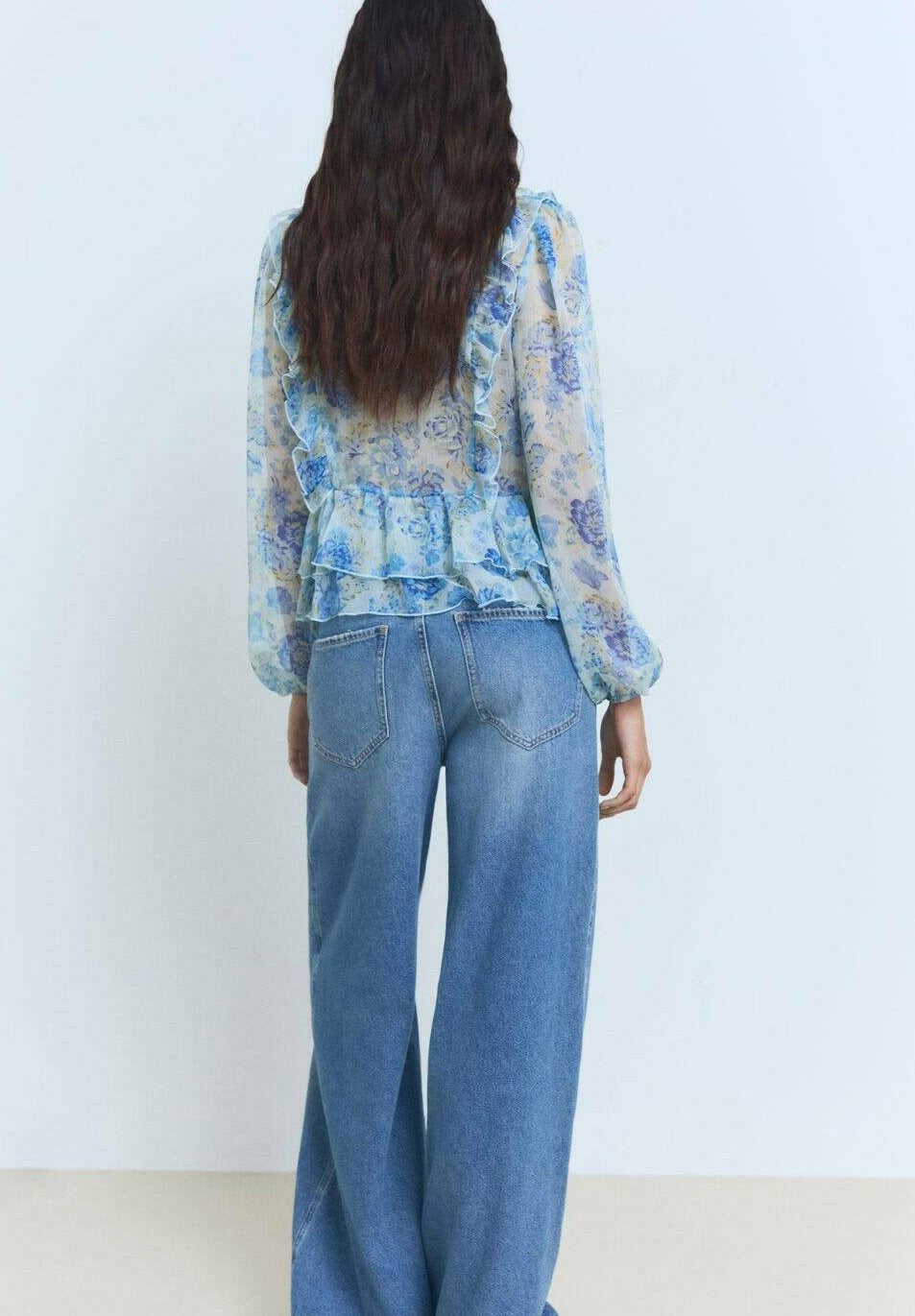 Giulia – Camicia Azzurra Stile Classico e Raffinato