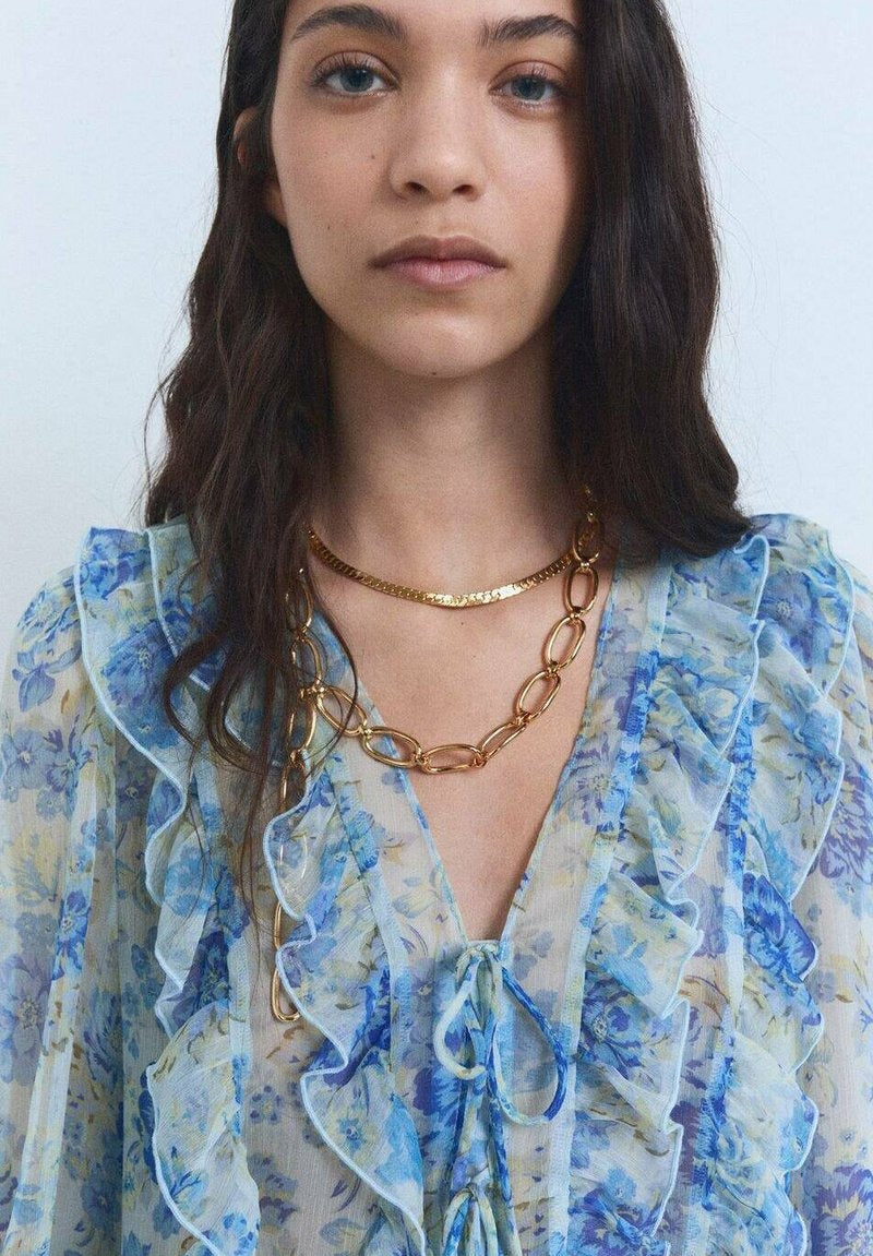 Giulia – Camicia Azzurra Stile Classico e Raffinato