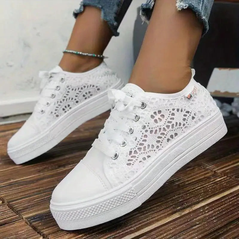 Giulia – Sneakers da Donna con Zeppa e Dettagli in Pizzo Bianco