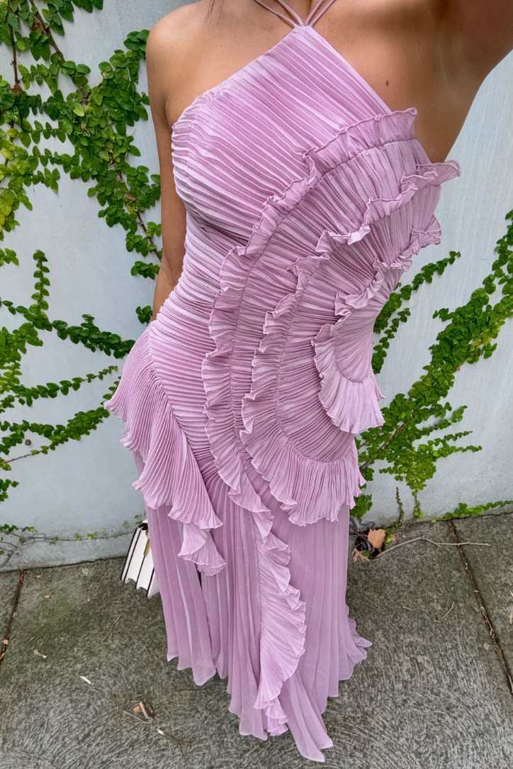 Guendalina – Abito Lungo Plissettato con Scollo Halter Lilla