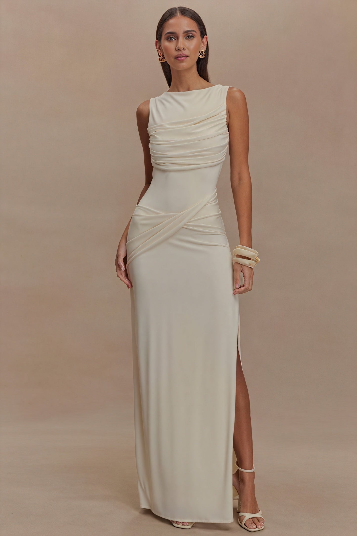Hannelore – Abito Lungo Drappeggiato dallo Stile Sofisticato Bianco