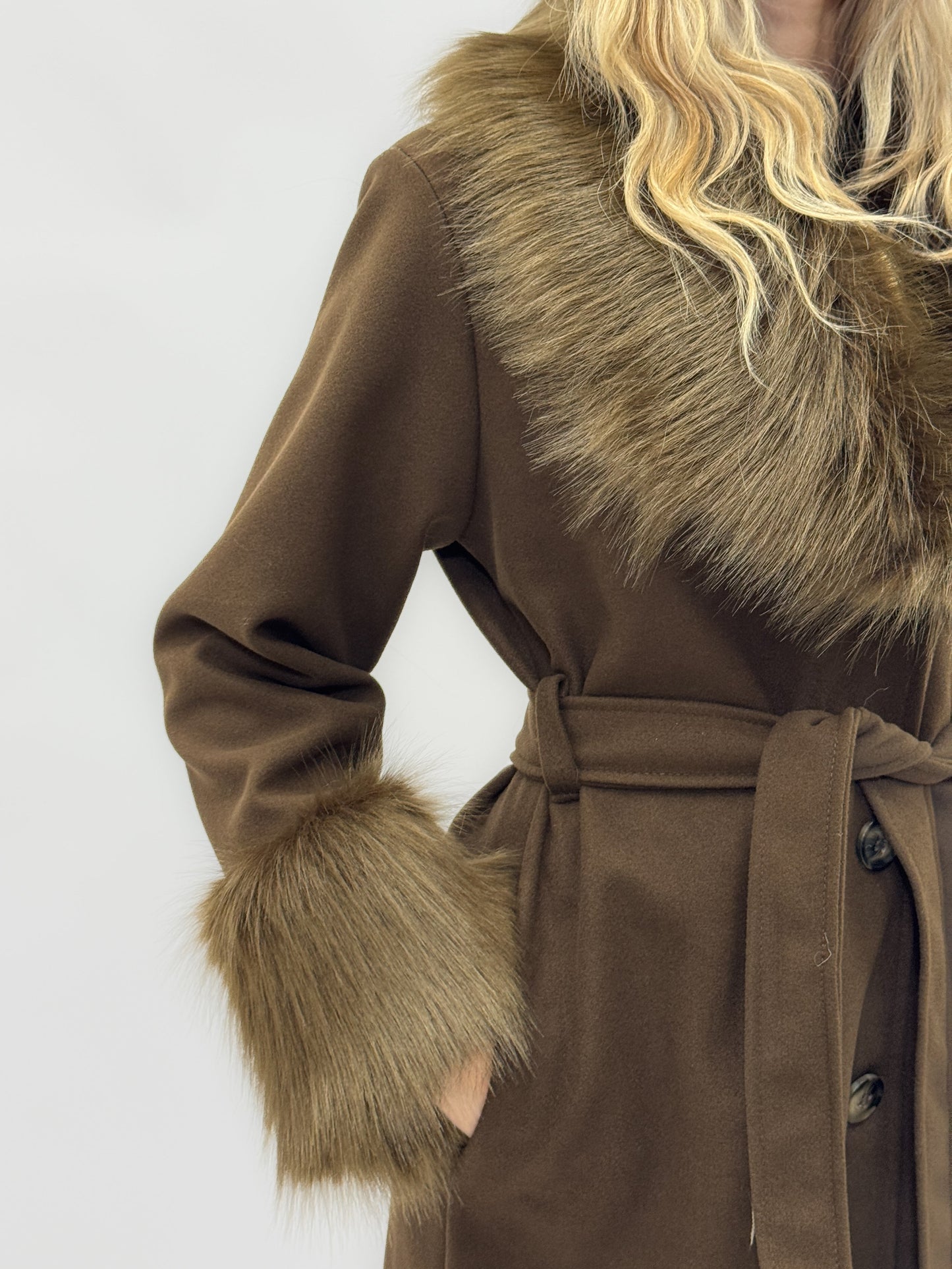 Riviera – Cappotto Lungo con Collo e Polsini Morbidi