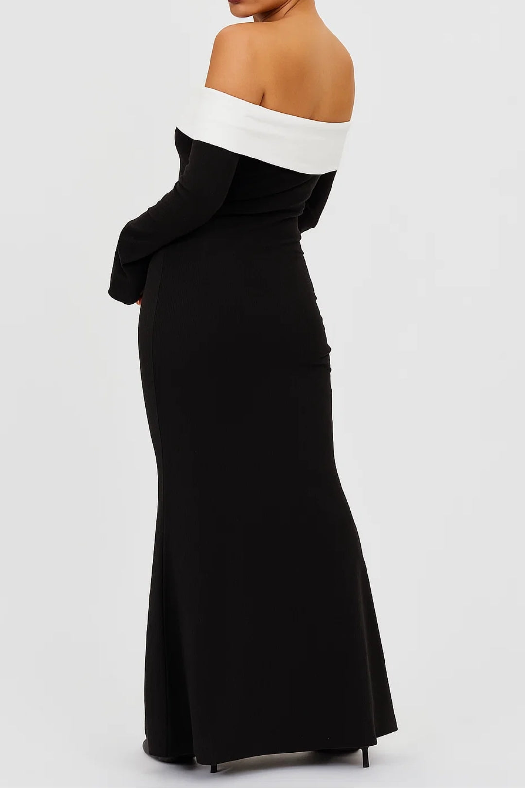 Joan – Abito Lungo Elegante Bicolore con Scollo a Barca Nero