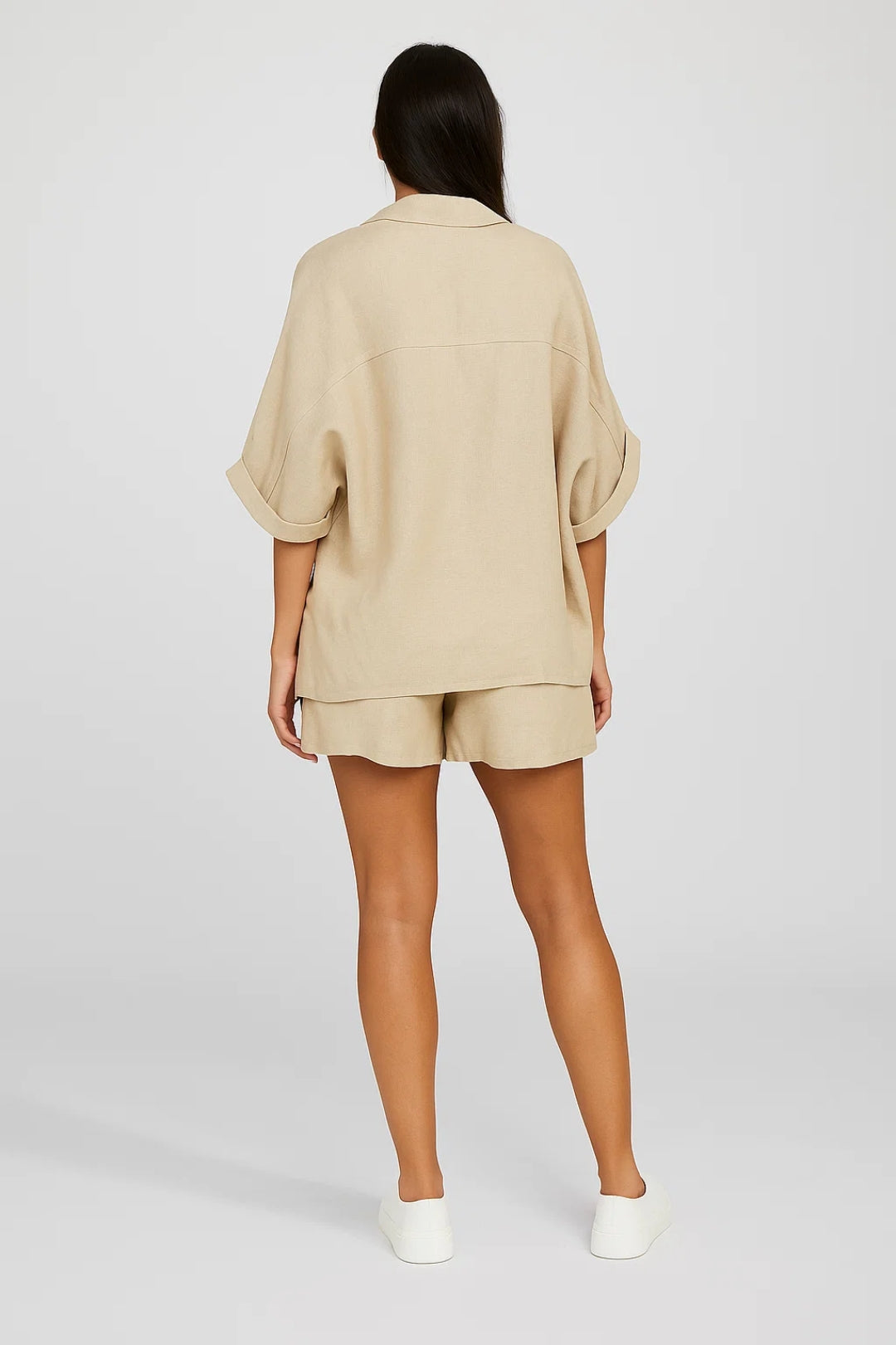 Joana – Completo Estivo in Lino con Camicia e Shorts Beige
