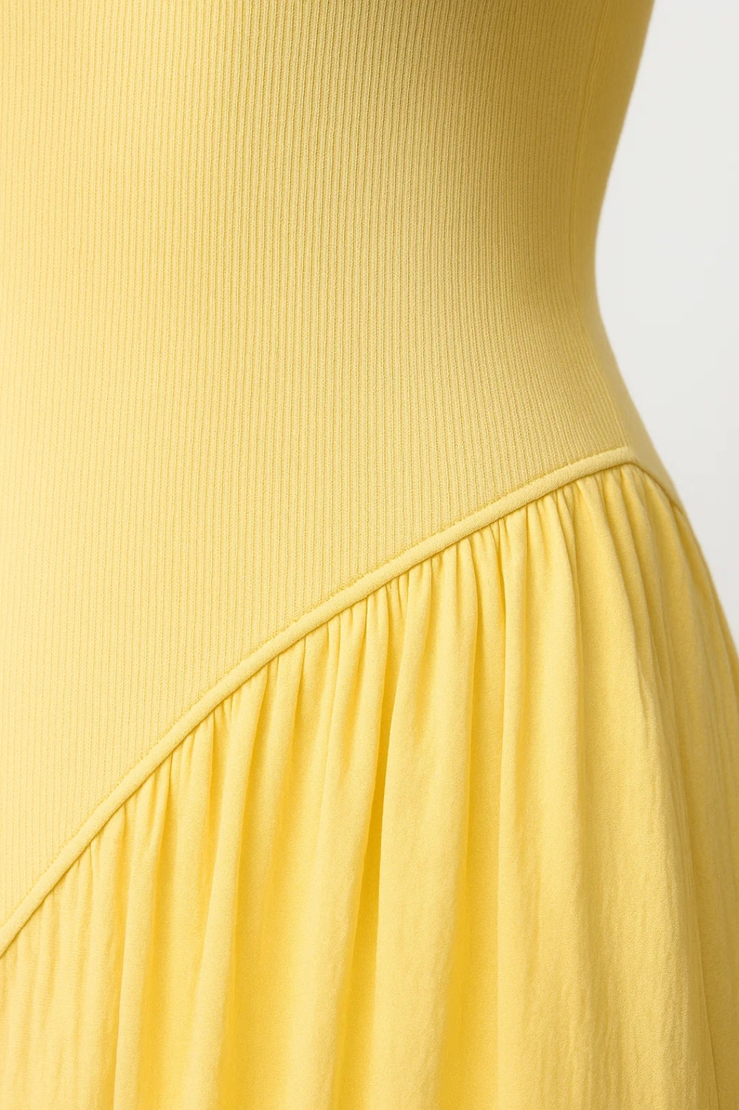 Kimberly – Abito Lungo Giallo con Scollo all’Americana Giallo