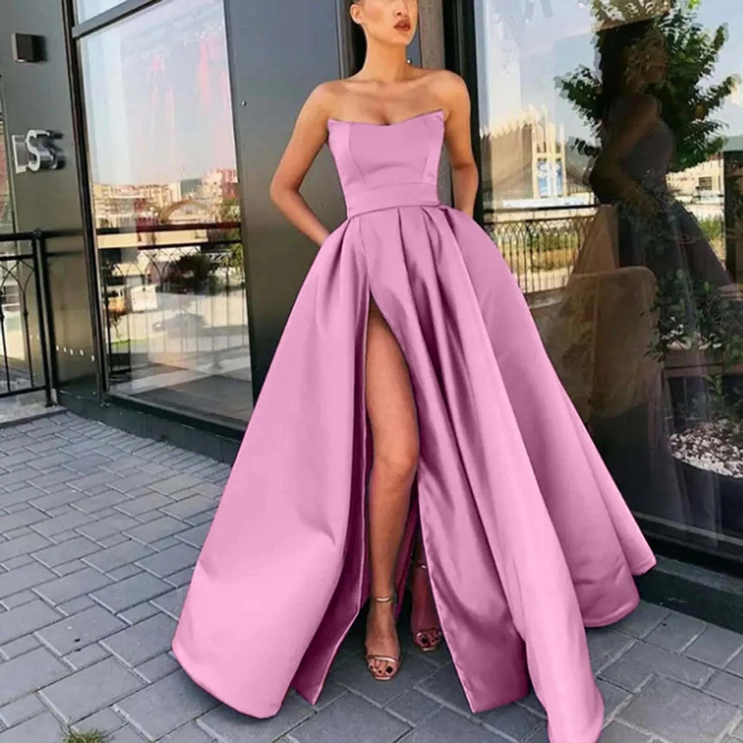 Kristina – Abito Lungo Elegante Senza Spalline con Spacco Alto Rosa
