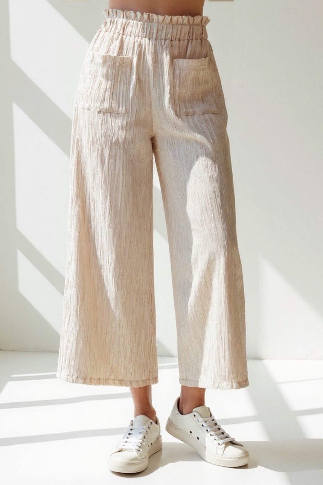 Veronica – Pantaloni Ampi in Tessuto Goffrato Vita Alta Donna