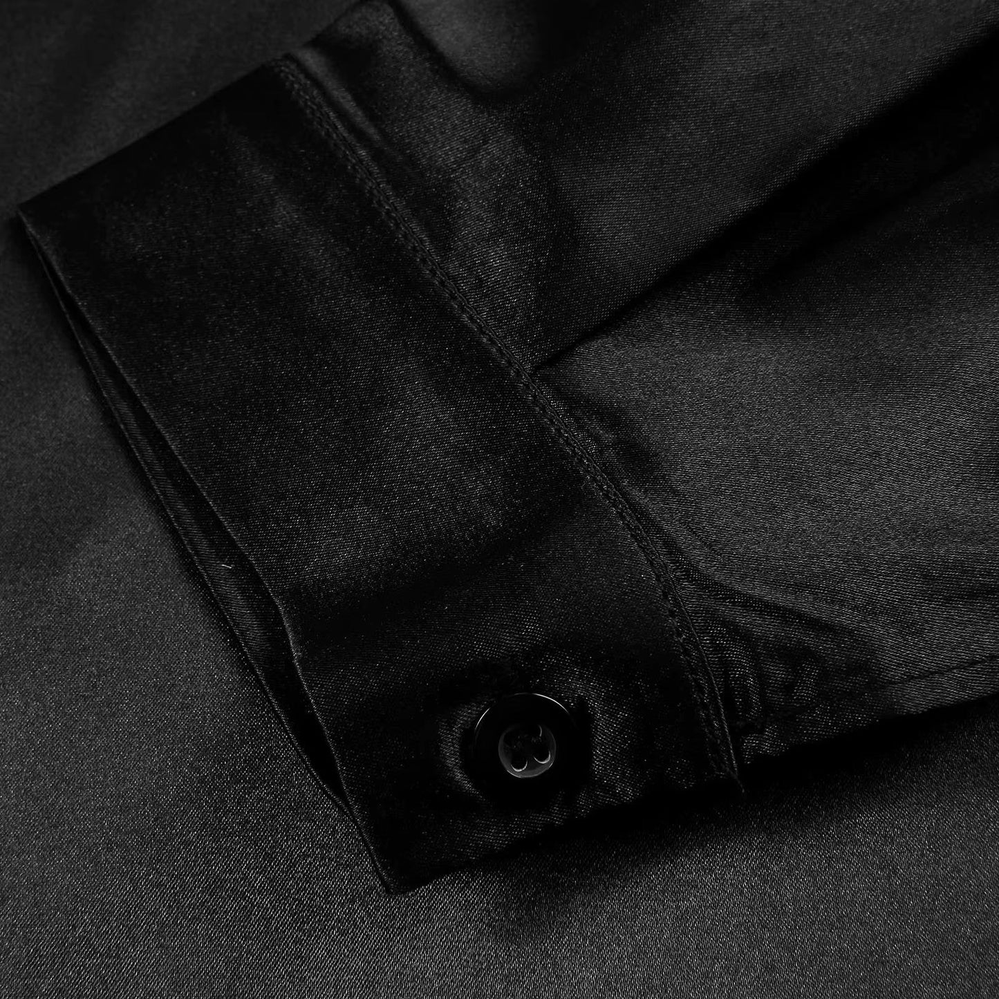 Mafalda – Camicia in Raso con Scollatura Profonda Elegante