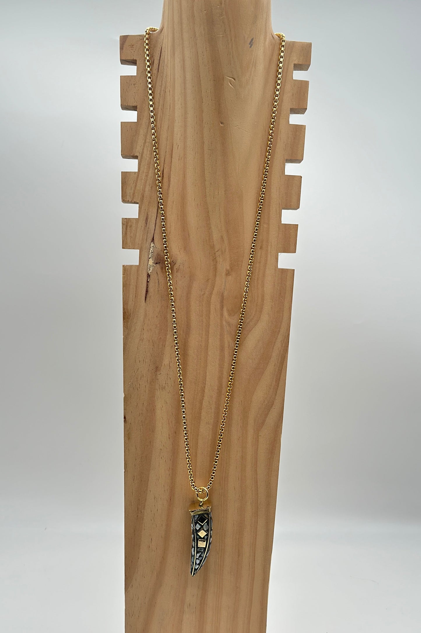 Livia – Catena Lunga Con Elemento Decorativo Ricercato