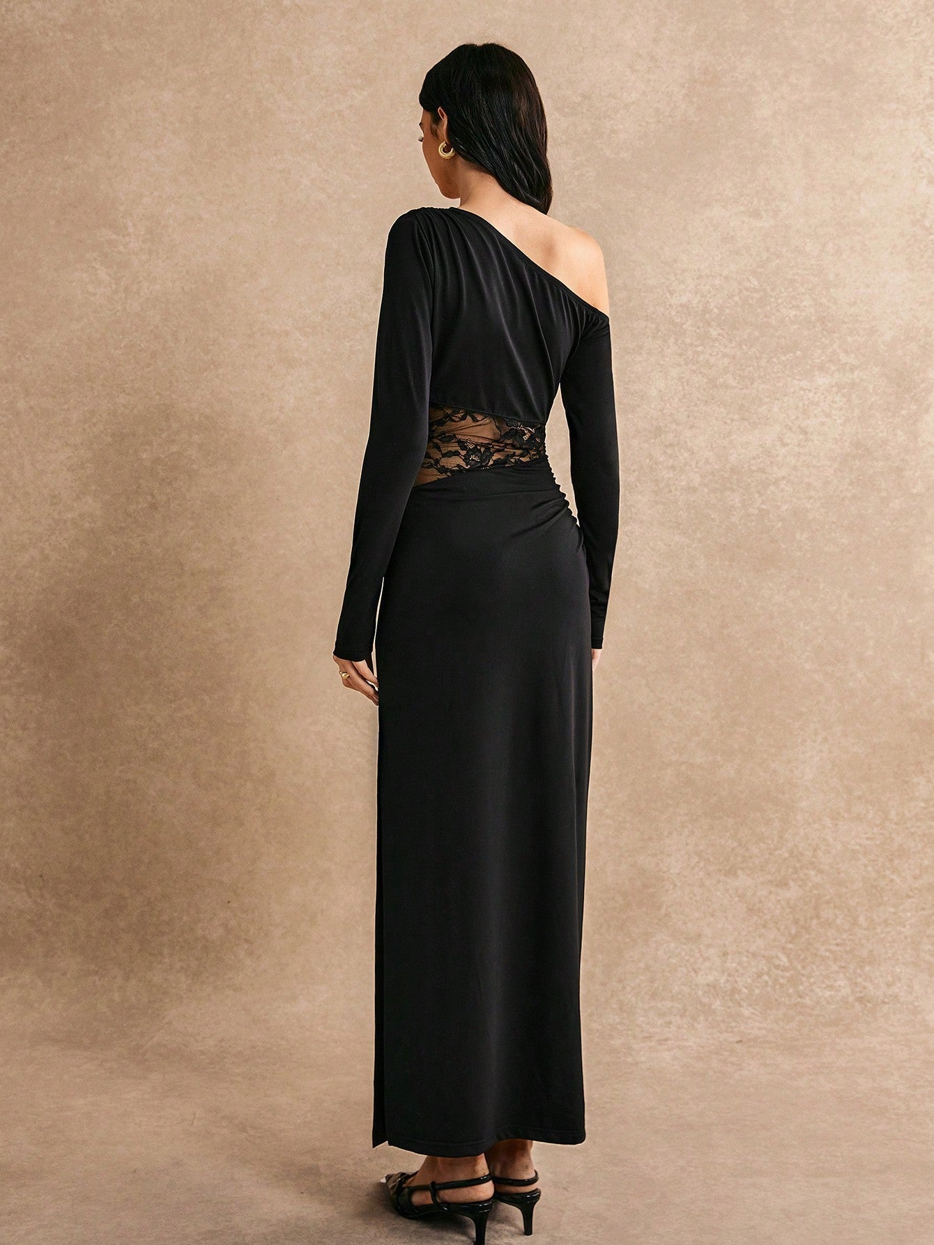 Hilaria - Abito Elegante Spalla Obliqua Pizzo Contrasto Donna