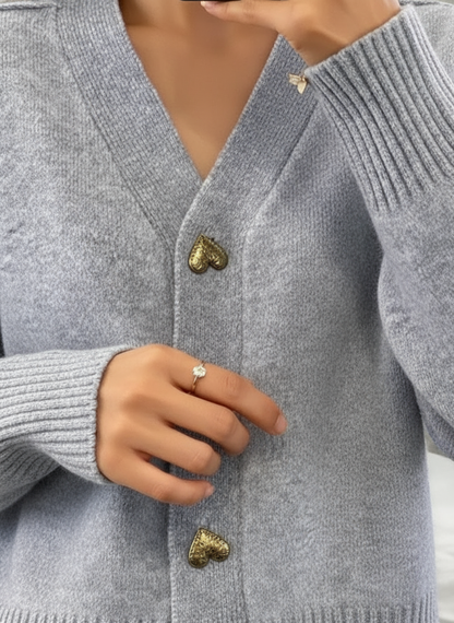 Luna – Cardigan Chic con Bottoni a Cuore Oro
