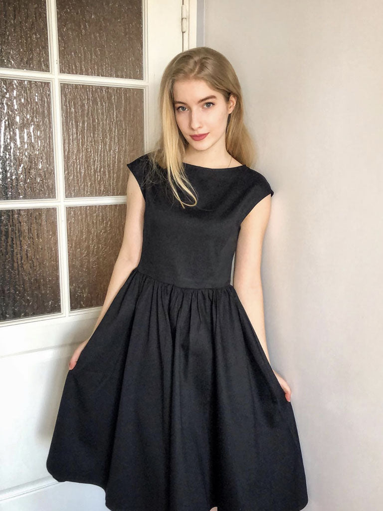Ilaria – Abito in Cotone Stile Hepburn