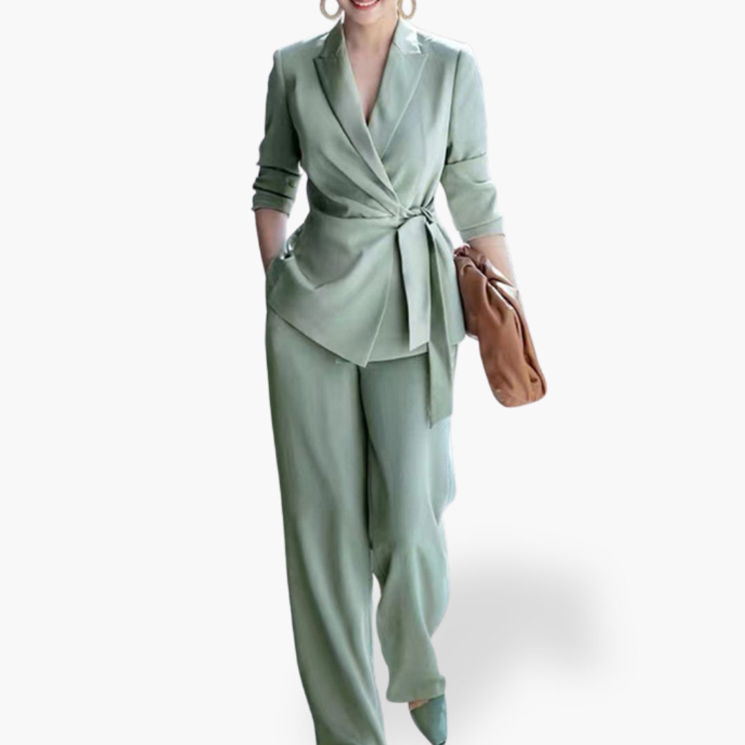 Jolie - Completo donna con giacca a fiocco elegante