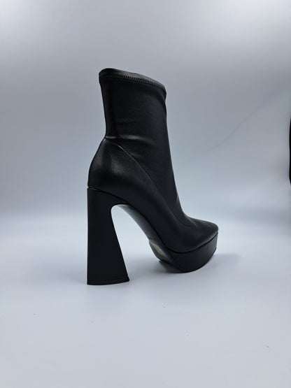 Fiora – Tronchetti Neri con Platform Elegante