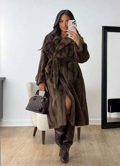 Vinka – Pelliccia Donna Elegante con Cinta Coordinata