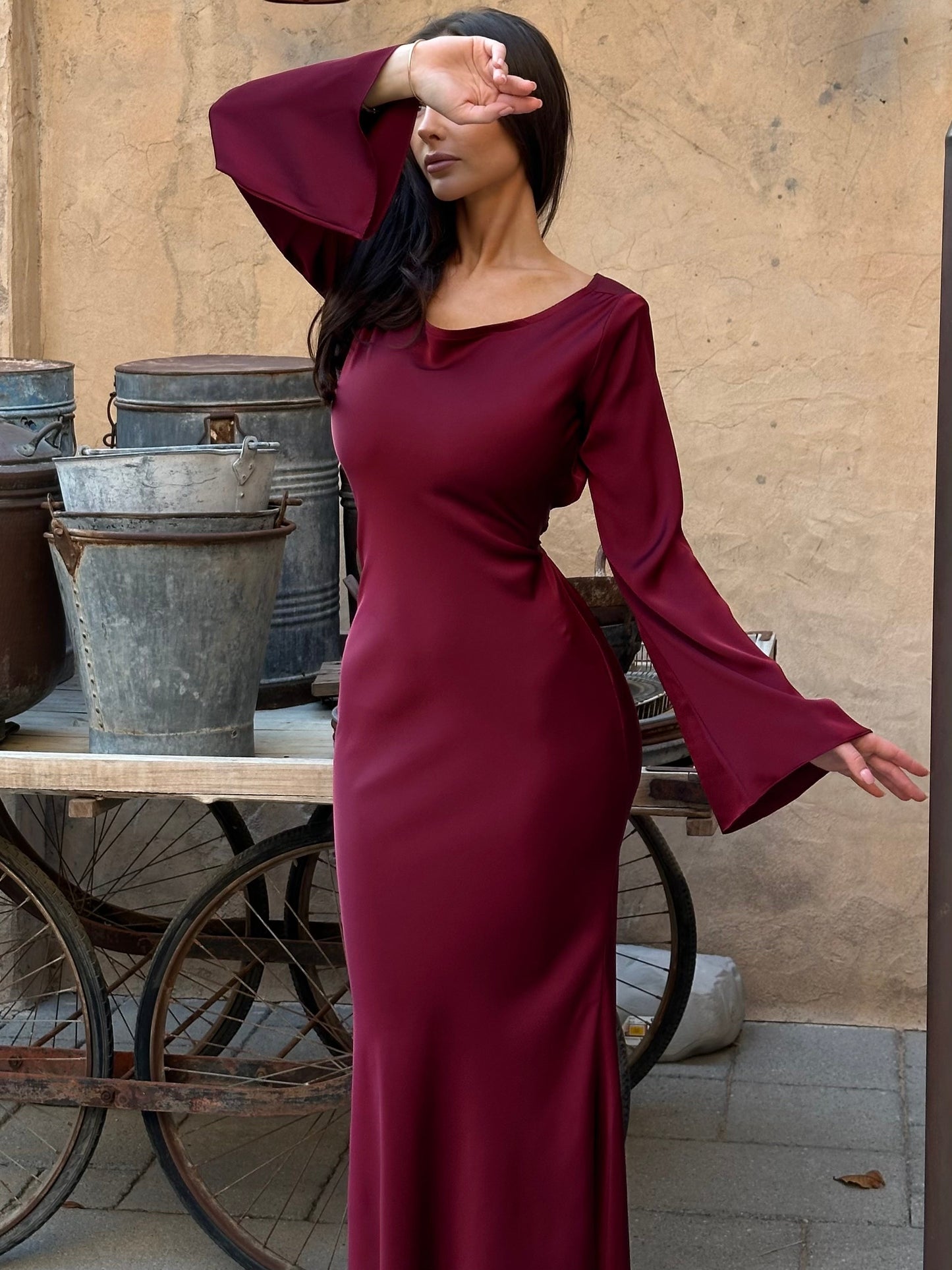 Nicole – Abito Maxi Maniche Lunghe Vivace ed Elegante
