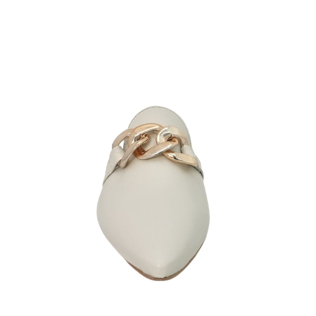 Rini – Slippers a Punta Nere con Catena Elegante