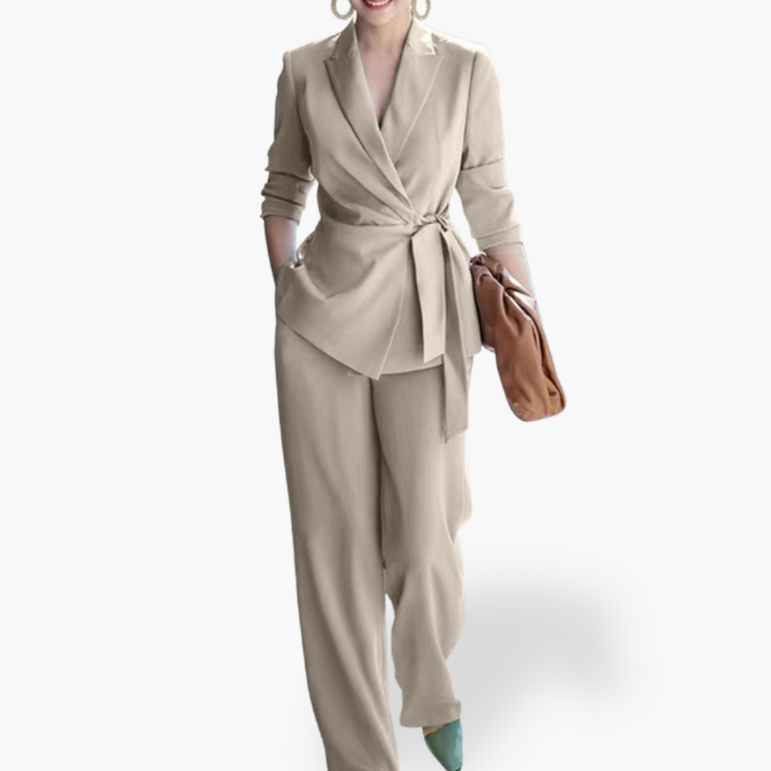 Jolie - Completo donna con giacca a fiocco elegante