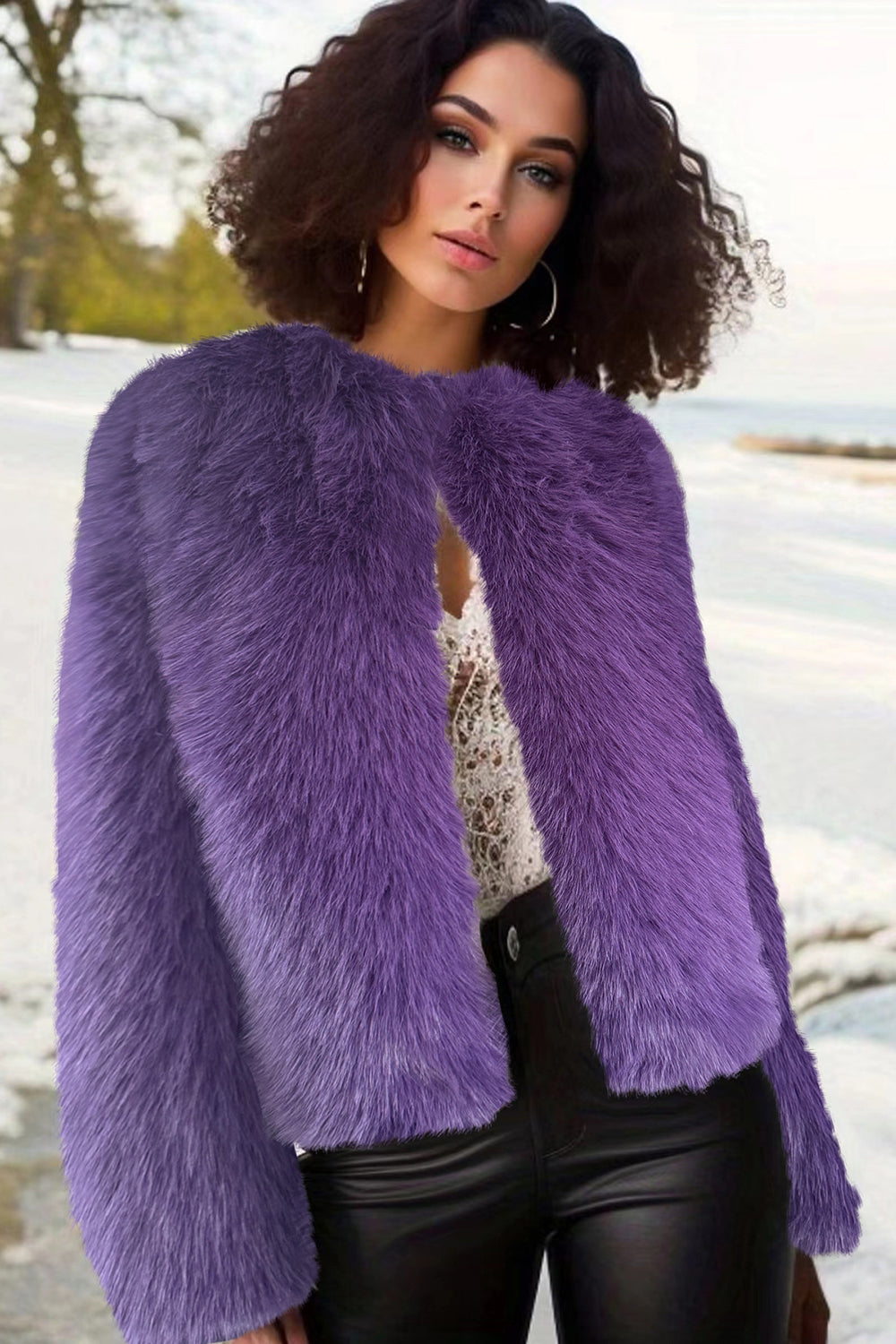 Claudia - Cappotto Soffice Nero con Scollo Rotondo e Maniche Lunghe