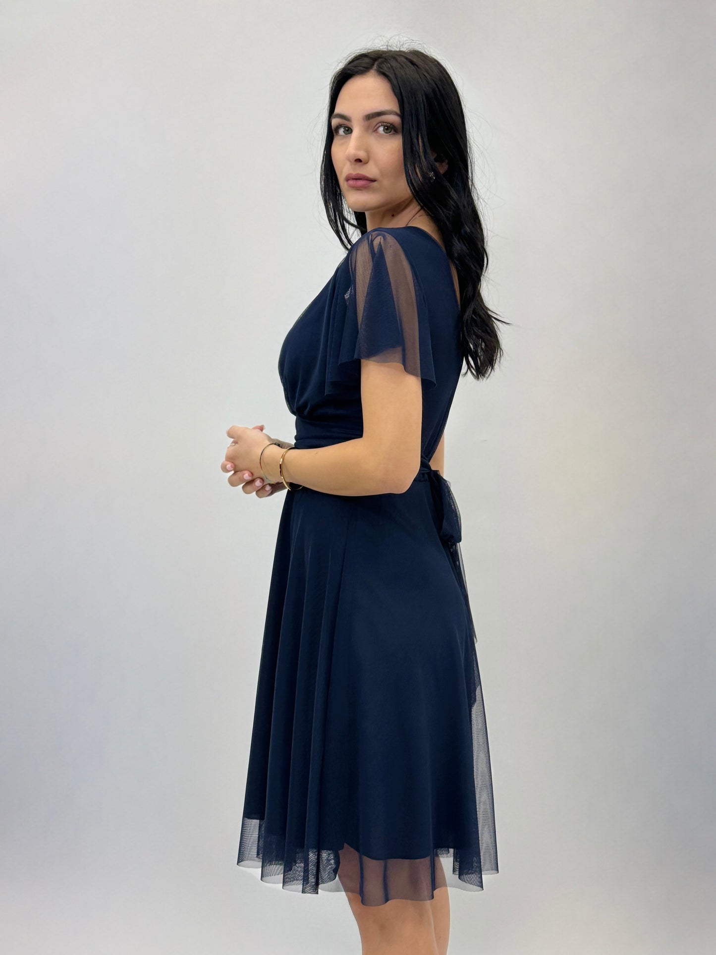 Kora – Abito Corto Contemporaneo Per Un Look Fresco E Dinamico