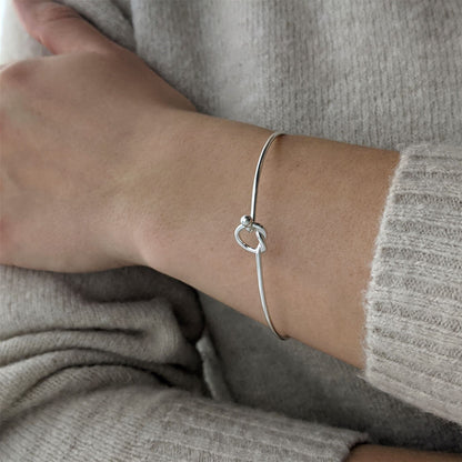Agnese – Bracciale Sottile Argento Sterling Nodo d'Amore con Gancio