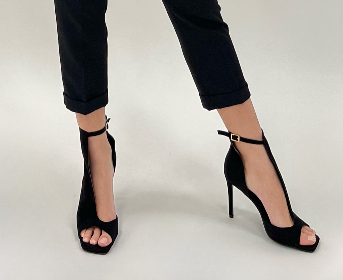 Gigliola – Sandali Con Scollo Laterale E Linea Contemporanea