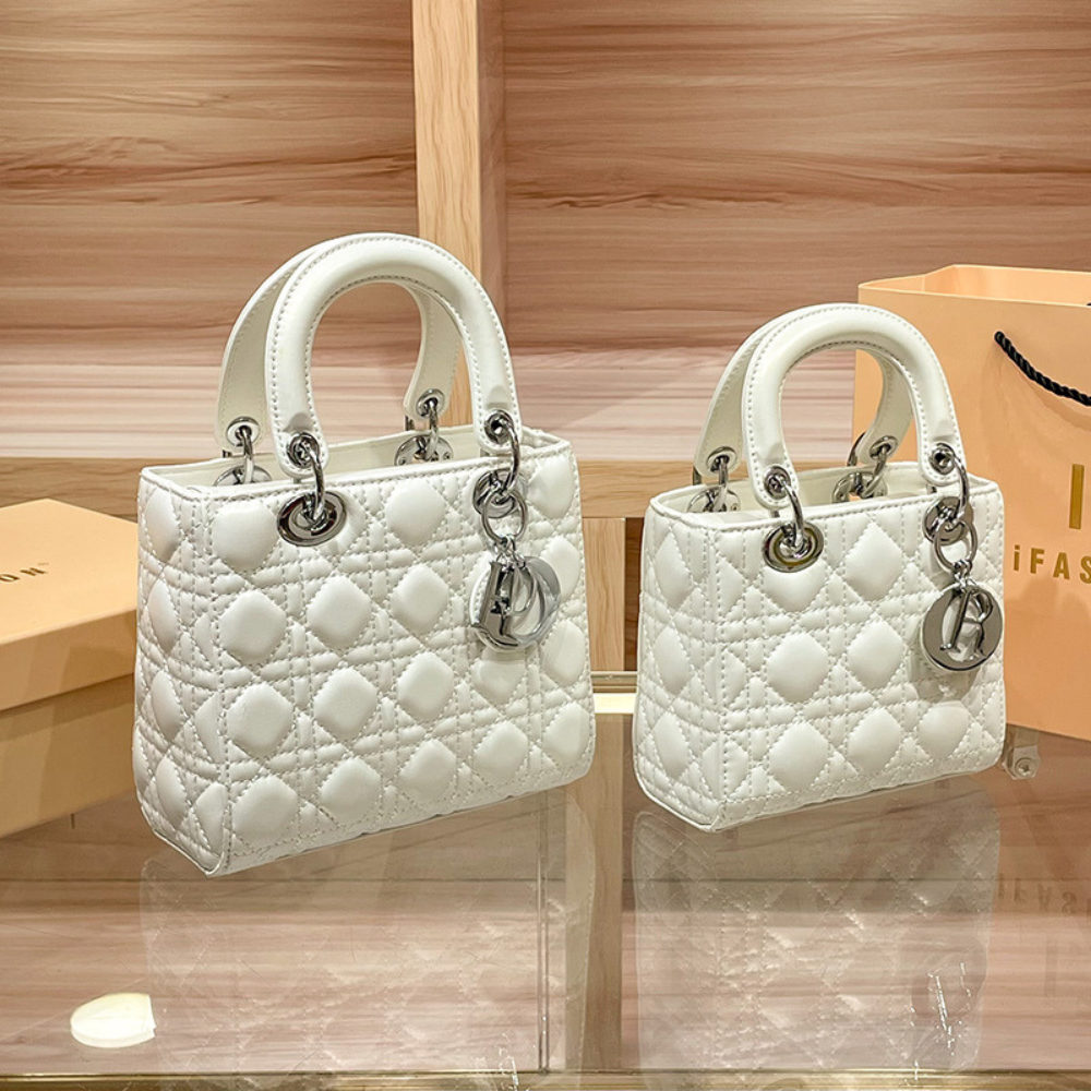 Dalia – Borsa Trapuntata Chic Impreziosita Da Elegante Dettaglio Charm