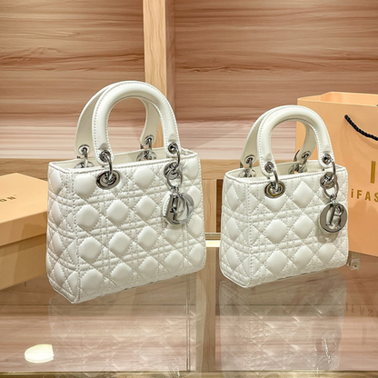 Dalia – Borsa Trapuntata Chic Impreziosita Da Elegante Dettaglio Charm