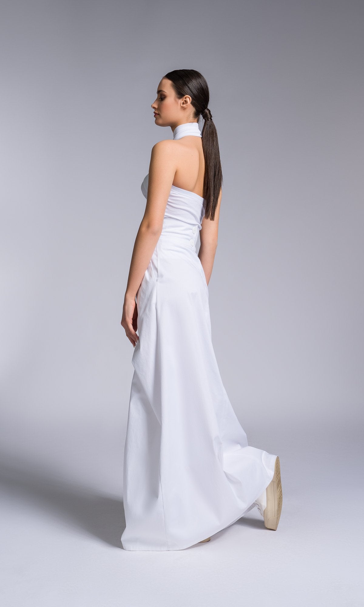 Quineta – Gonna Lunga Accavallata Davanti Donna Elegante