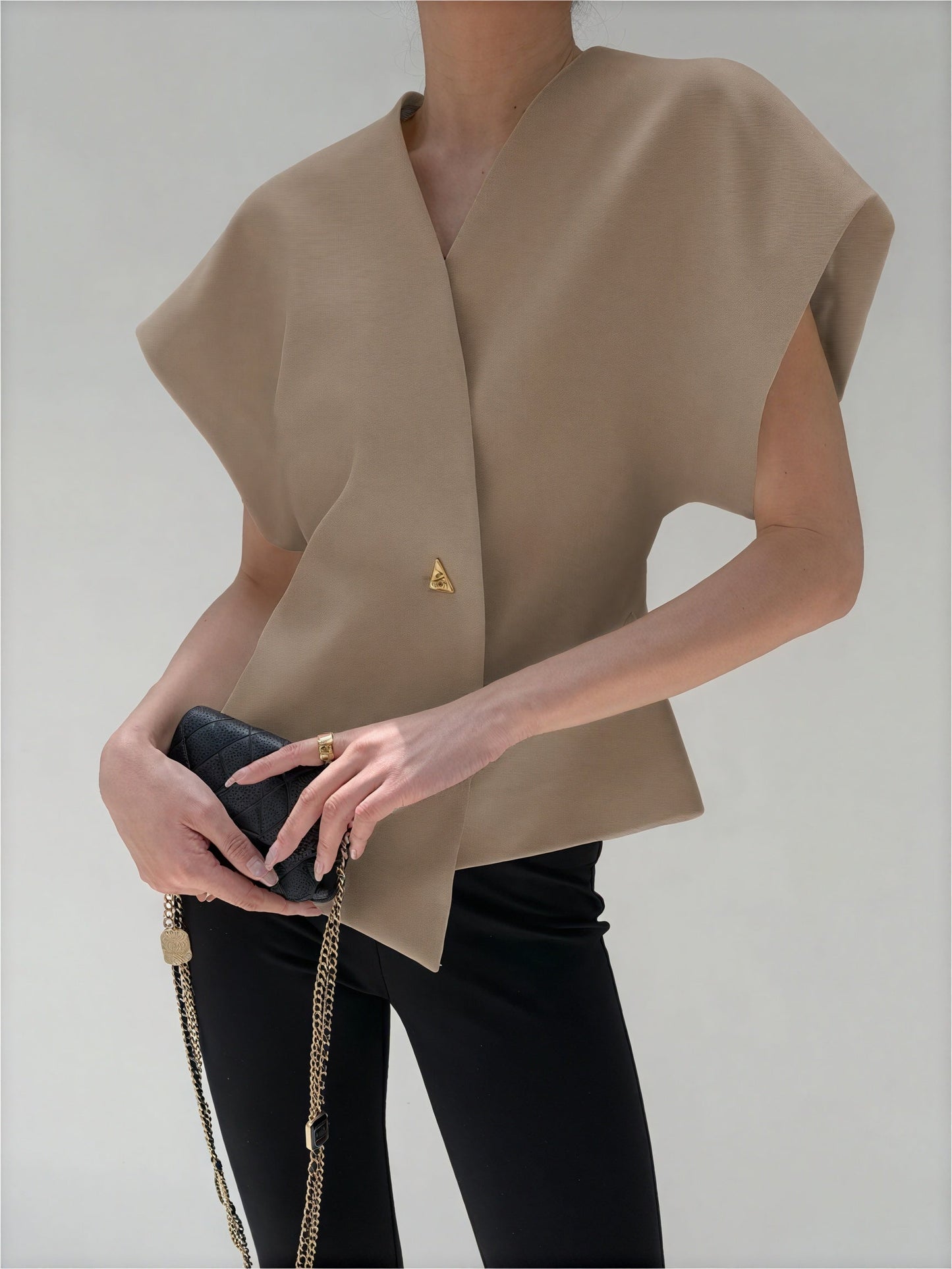 Nicoletta – Top Elegante Con Dettaglio Nodo E Maniche Strutturate