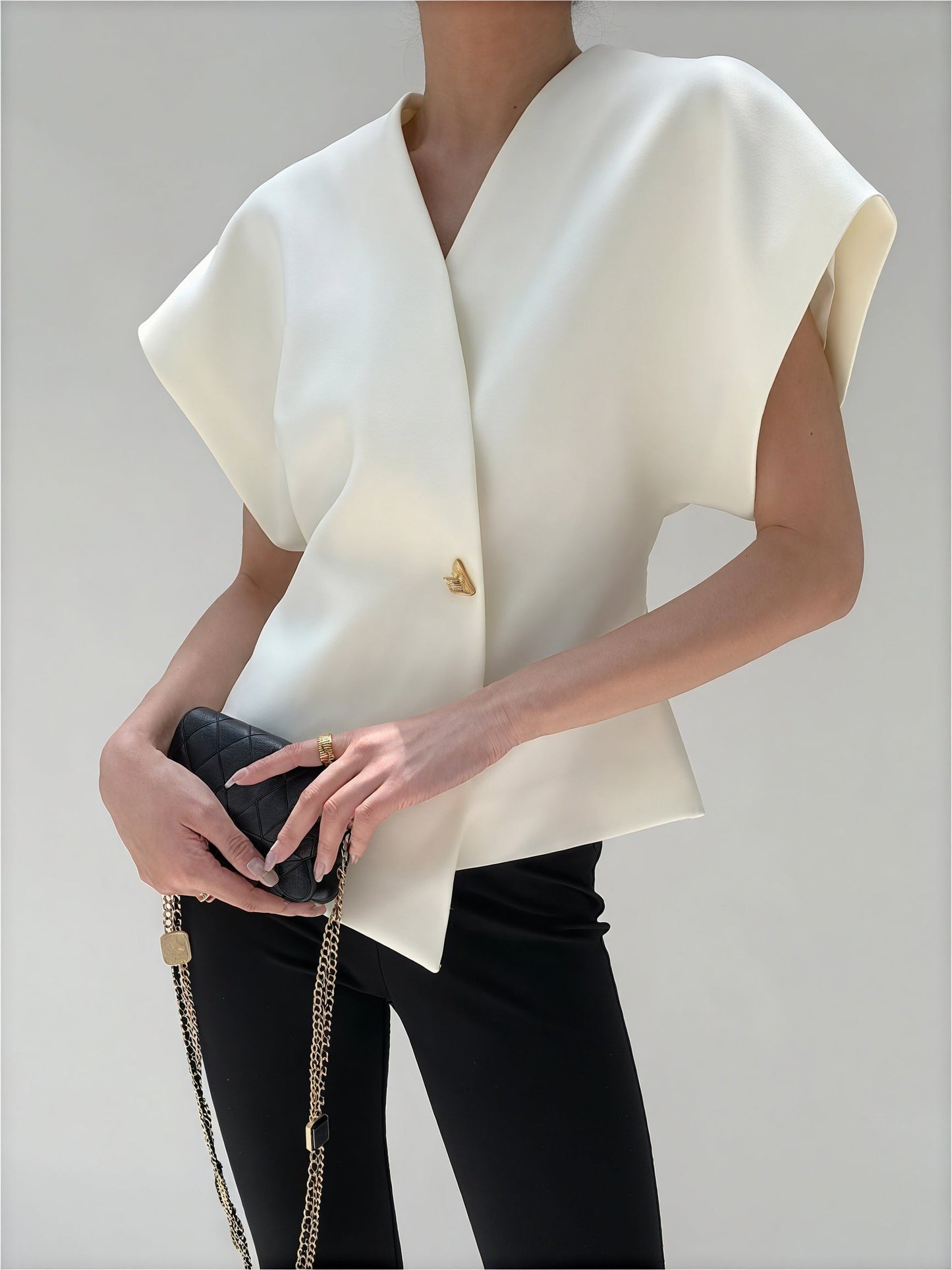 Nicoletta – Top Elegante Con Dettaglio Nodo E Maniche Strutturate